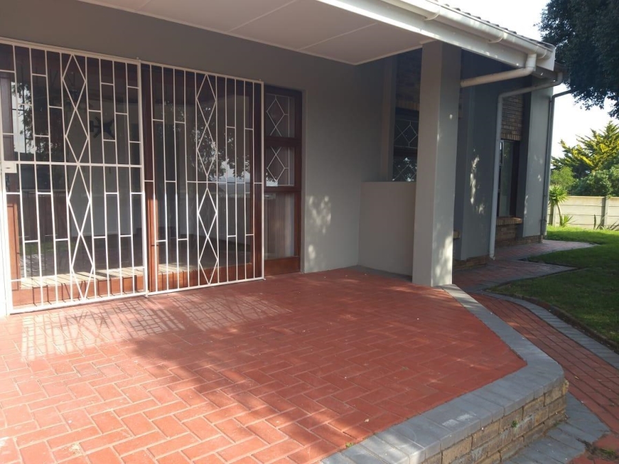 To Let 3 Bedroom Property for Rent in Heiderand Western Cape